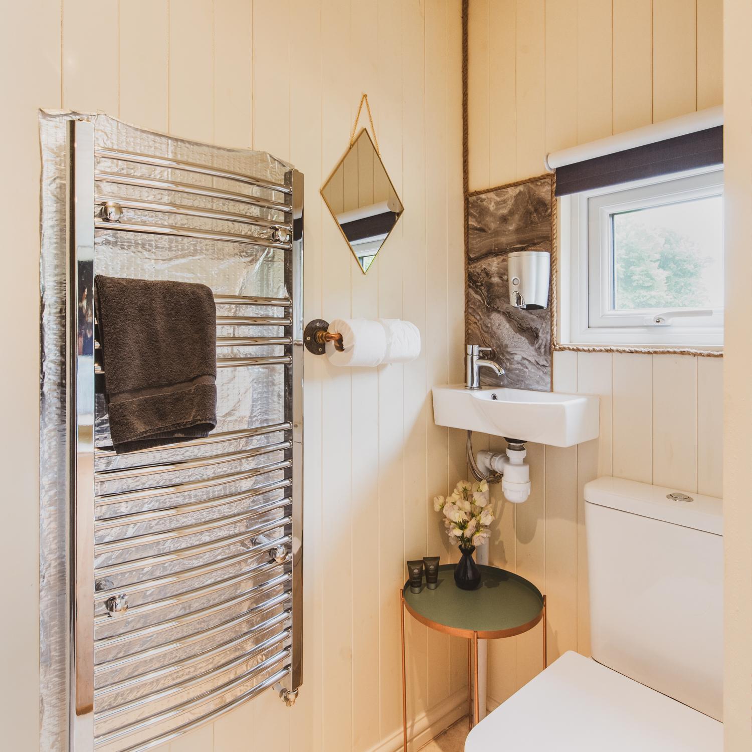 Отель The Hideaway At Hiddenwood Glamping Corsley Экстерьер фото