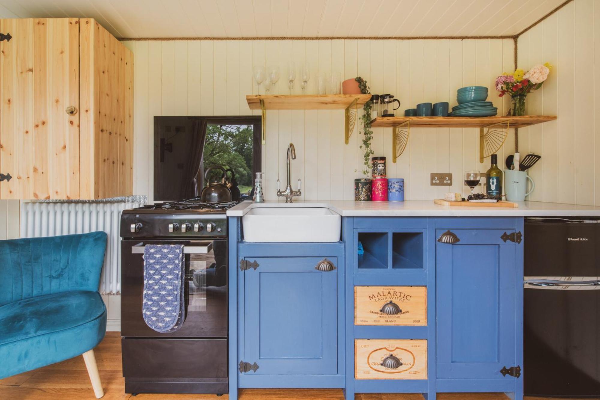 Отель The Hideaway At Hiddenwood Glamping Corsley Экстерьер фото